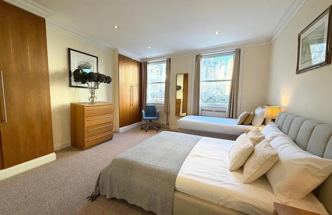 Buckingham Palace View Apartment-1